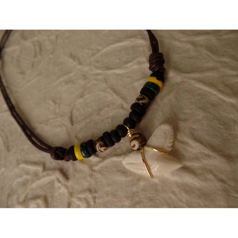 Collier St Leu dent de requin tigre perles résine et bois rasta 2