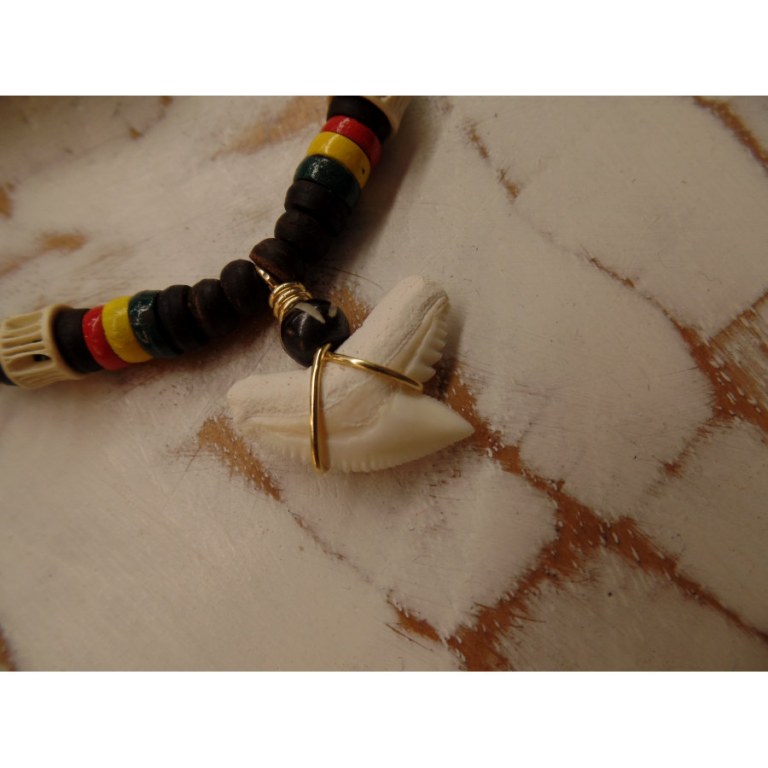 Collier St Leu dent de requin tigre perles os et bois rasta 3