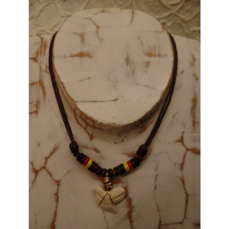 Collier St Leu dent de requin tigre perles bois rasta 4