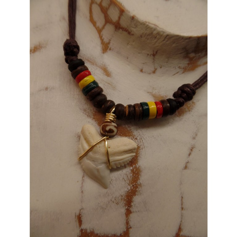 Collier St Leu dent de requin tigre perles bois rasta 4