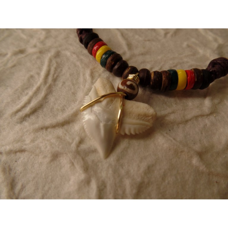 Collier St Leu dent de requin tigre perles bois rasta 4