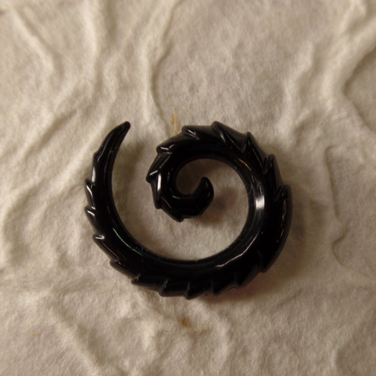 Elargisseur d'oreille spirale crantée