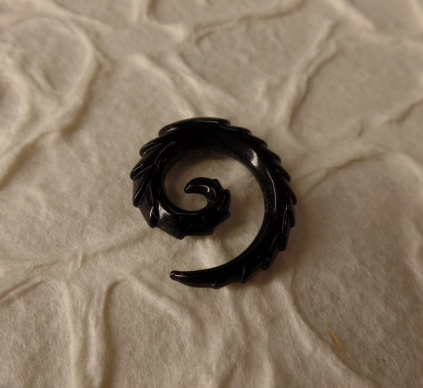 Elargisseur d'oreille spirale crantée