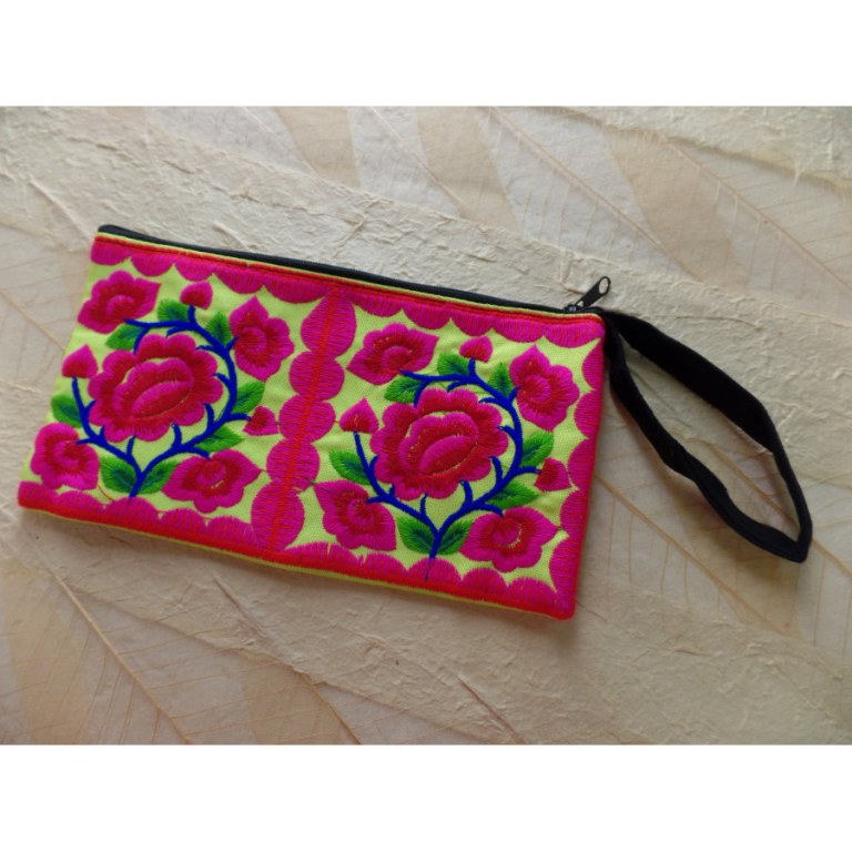 Trousse brodée Paï les 4 fleurs vert pomme