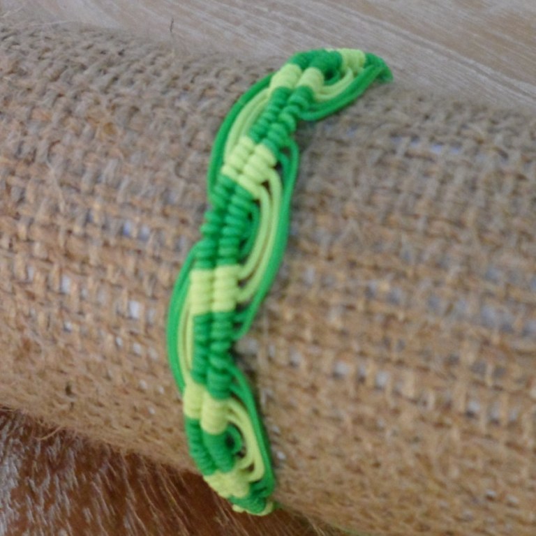 Bracelet flashy vert/jaune macramé 7