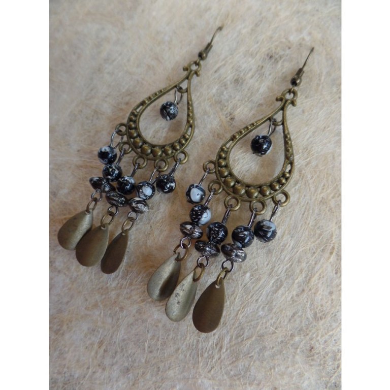 Boucles d'oreilles hyd blancs/noirs