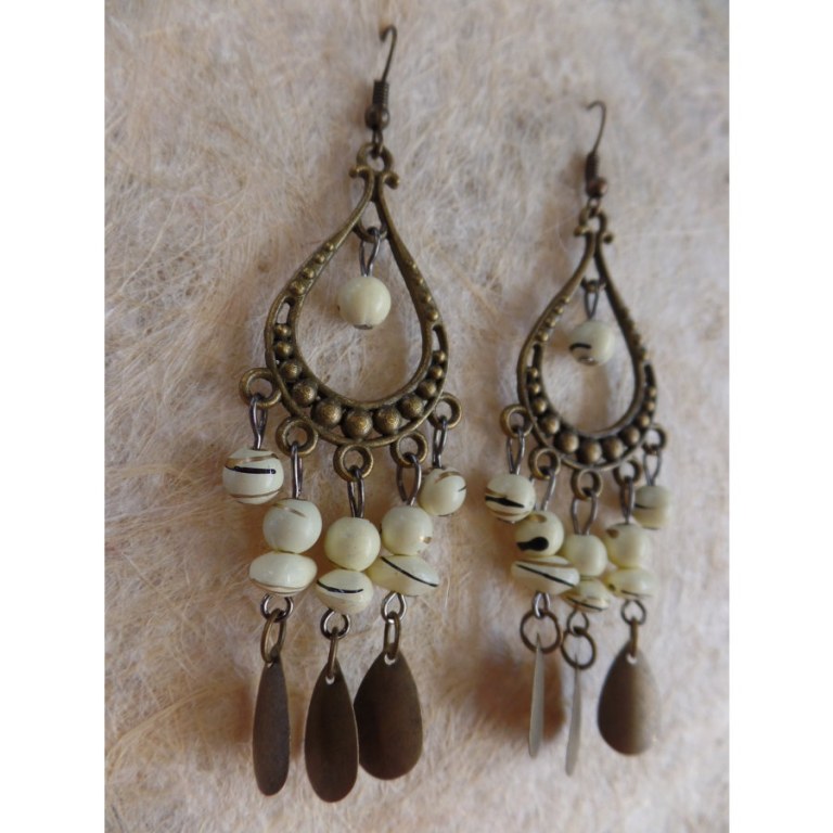 Boucles d'oreilles hyd blanches