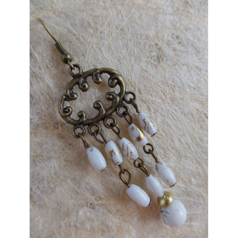 Boucles d'oreilles rup khi blancs