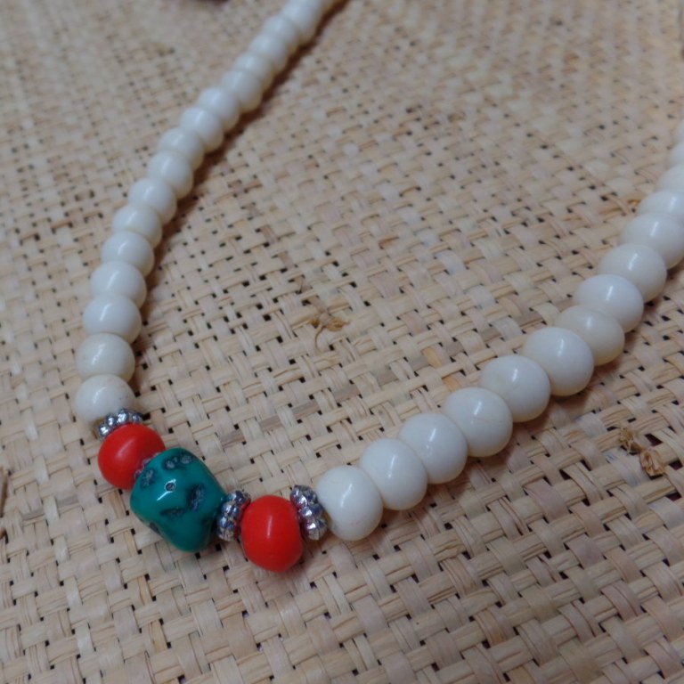 Mala 84 cm os de yak/turquoise et corail avec compteur