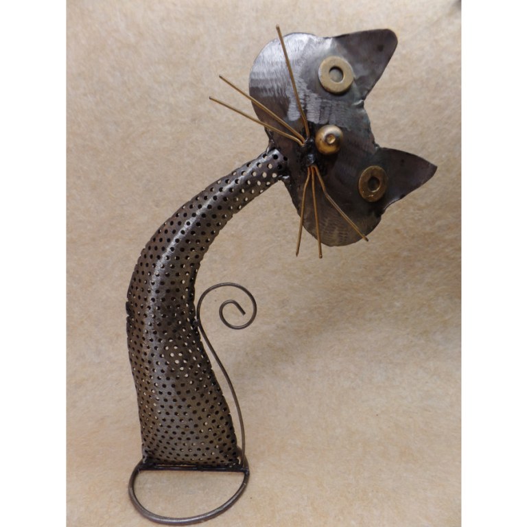 Statuette en métal chat tête penchée