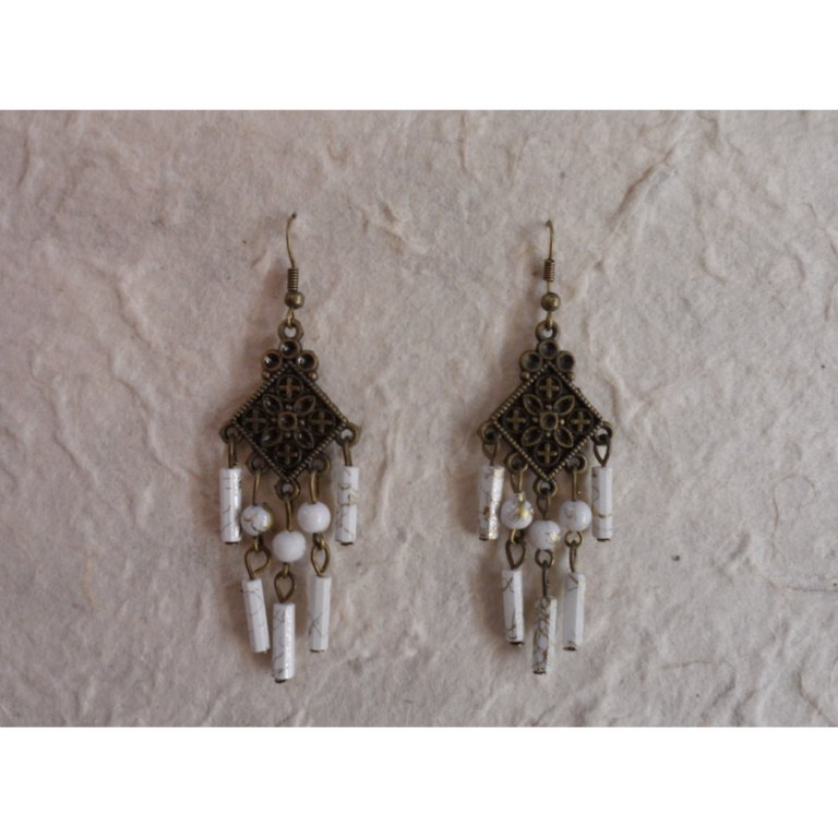 Boucles d'oreilles Boontam blanches