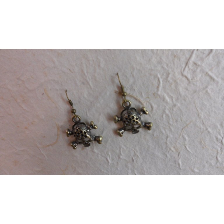 Boucles d'oreilles crâne et tibias 2