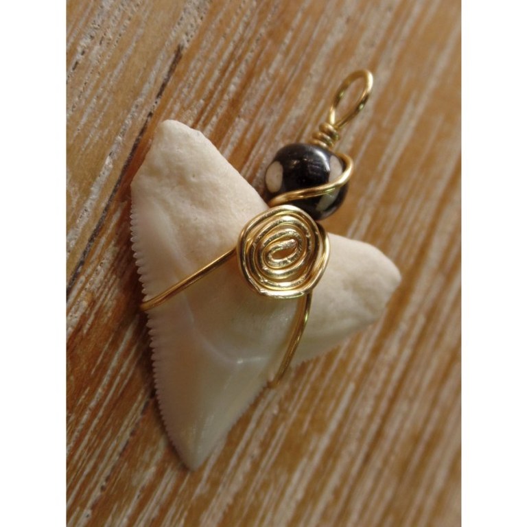 Pendentif dent de requin B3