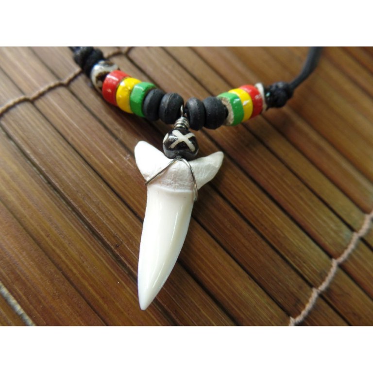 Collier rasta 4 couleurs dent de requin mako 