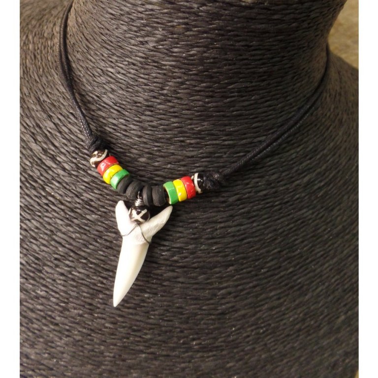 Collier rasta 4 couleurs dent de requin mako 