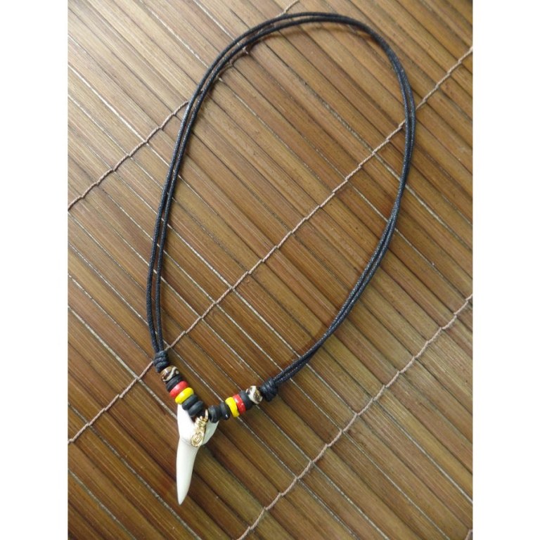 Collier rasta 3 couleurs dent de requin mako