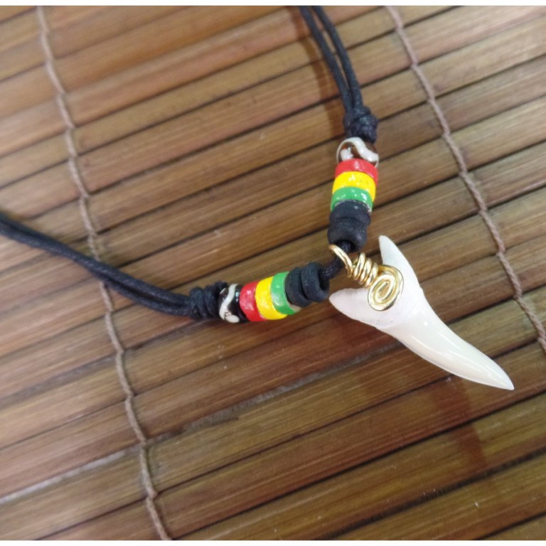 Collier rasta 4 couleurs dent de requin mako