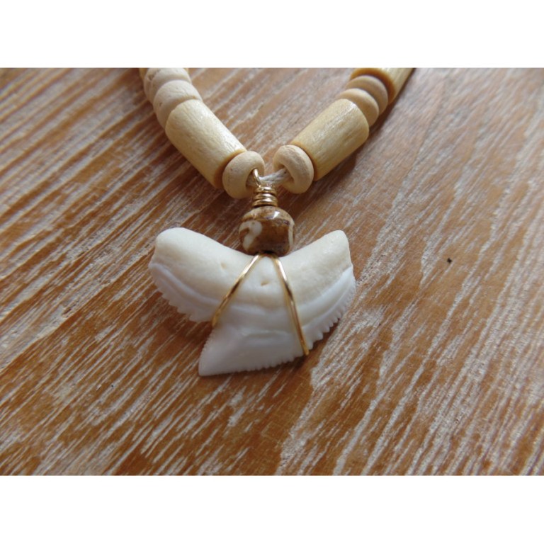 Collier perles en bois clair medewi