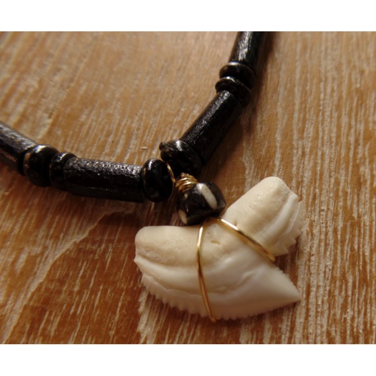 Collier perles noires en bois medewi