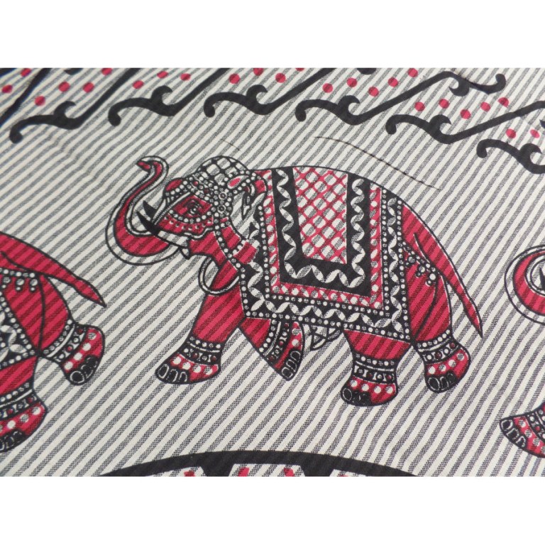Tenture maxi ronde des éléphants blanche et rouge