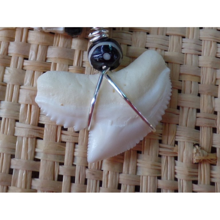 Collier Caraïbes perles rasta et dent de requin tigre