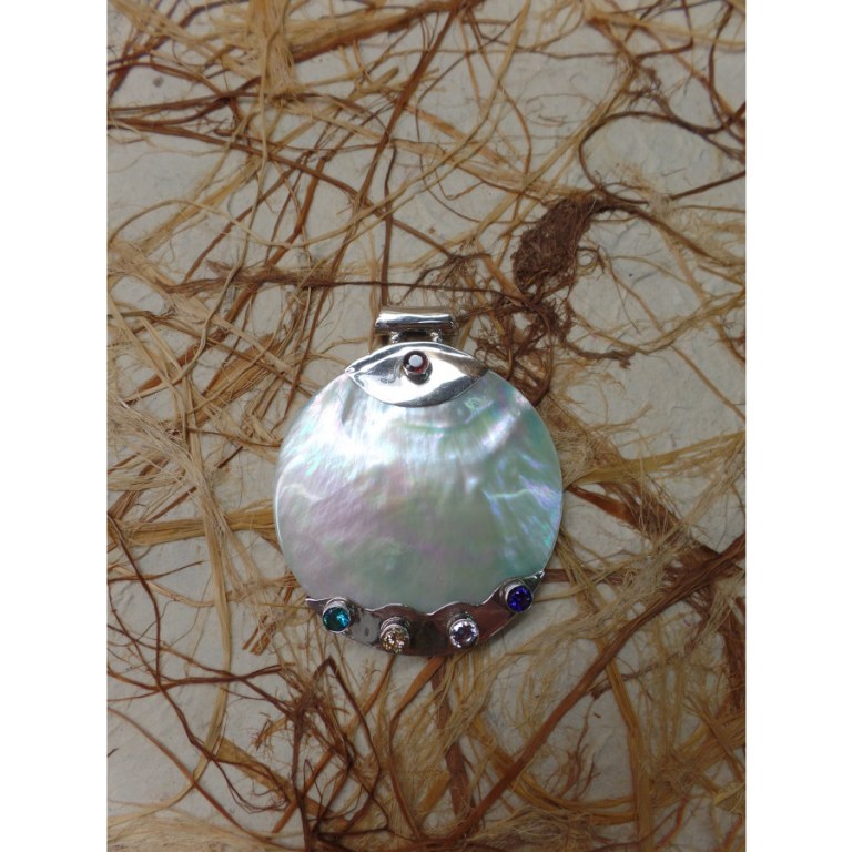 Pendentif rond nacre 5 pierres