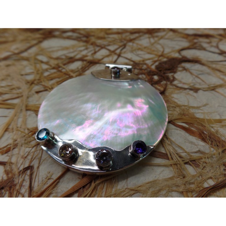 Pendentif rond nacre 5 pierres