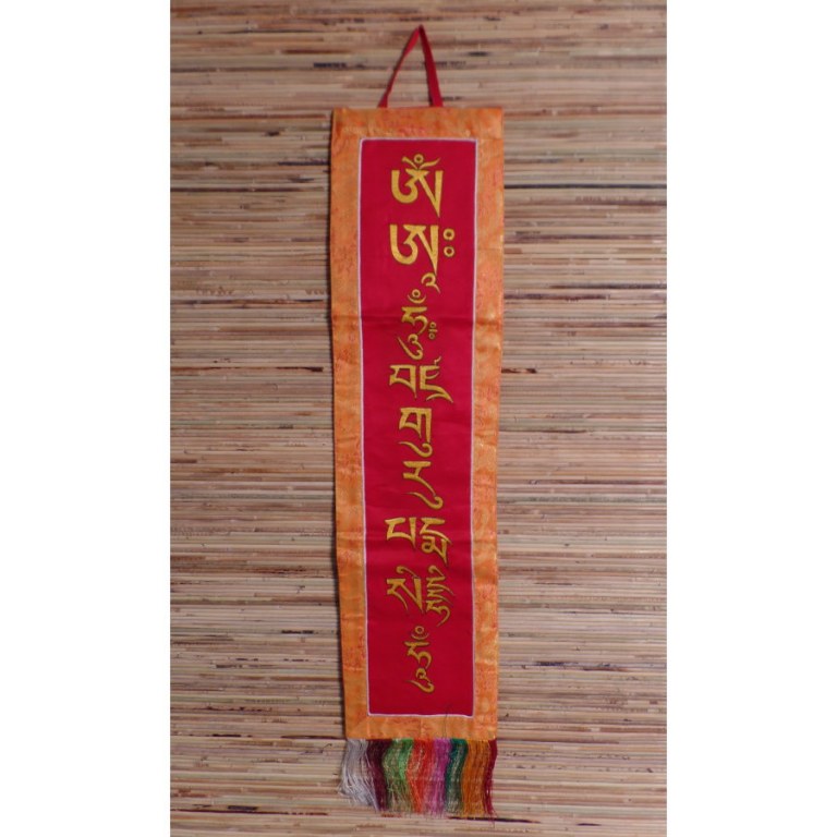 Bannière tibétaine rouge mantra Padmasambhava