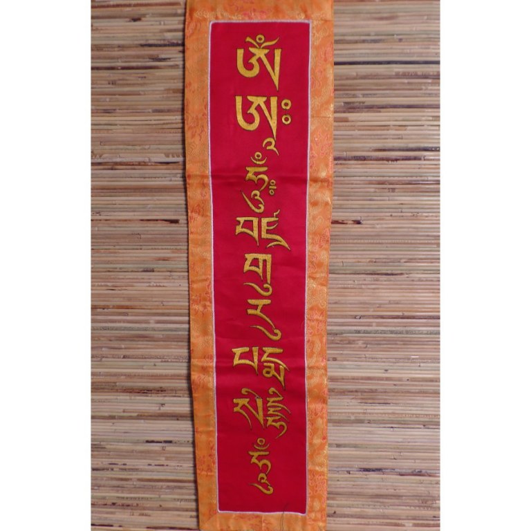 Bannière tibétaine rouge mantra Padmasambhava