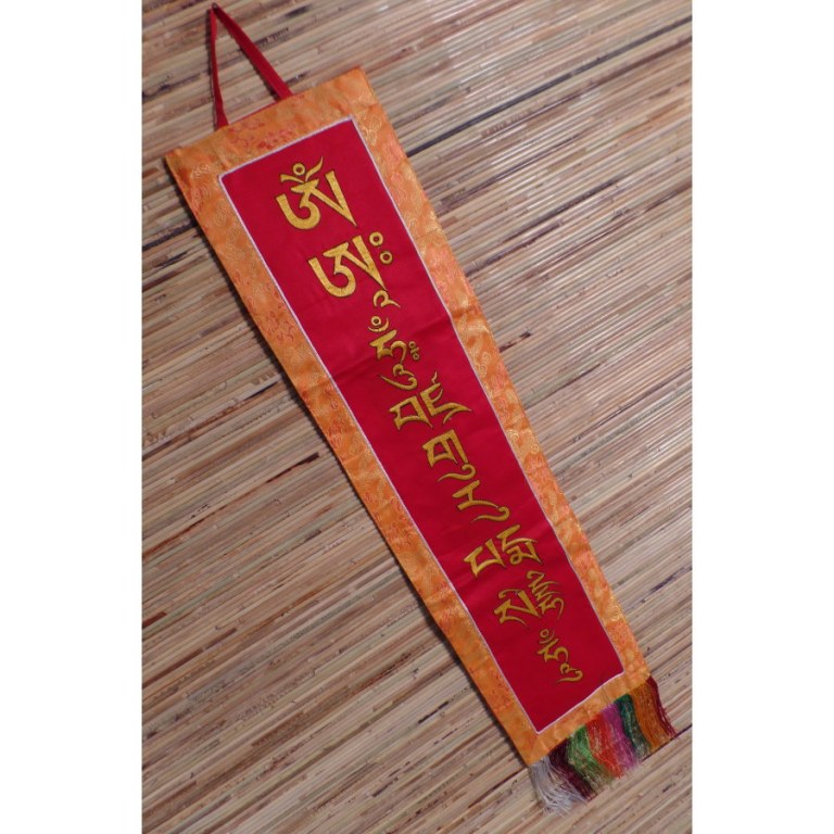 Bannière tibétaine rouge mantra Padmasambhava