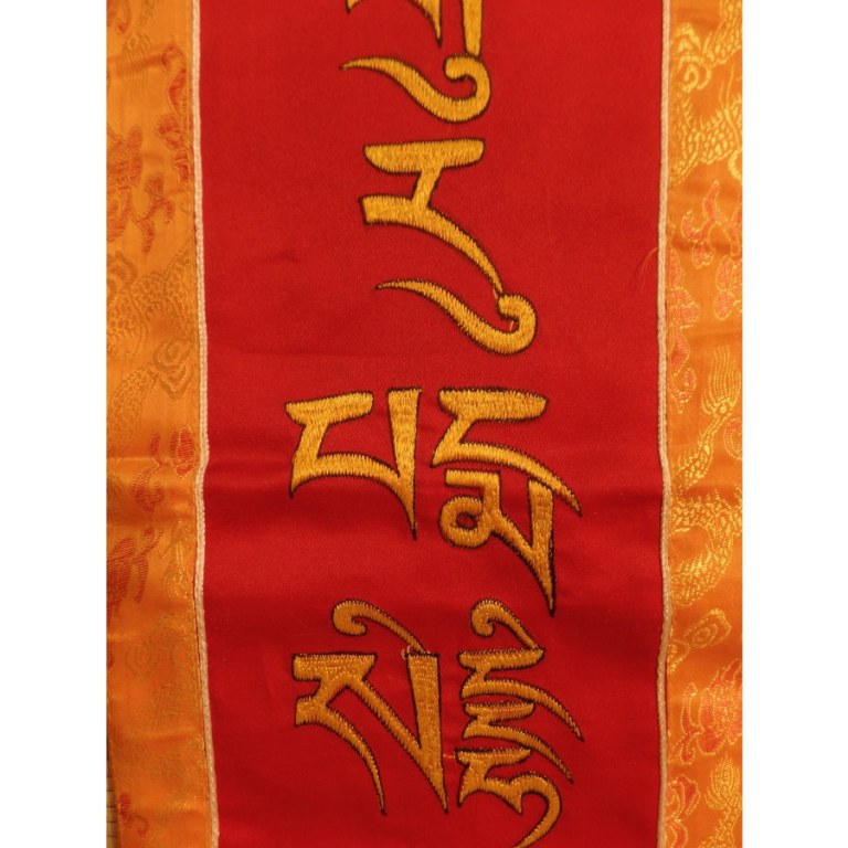 Bannière tibétaine rouge mantra Padmasambhava