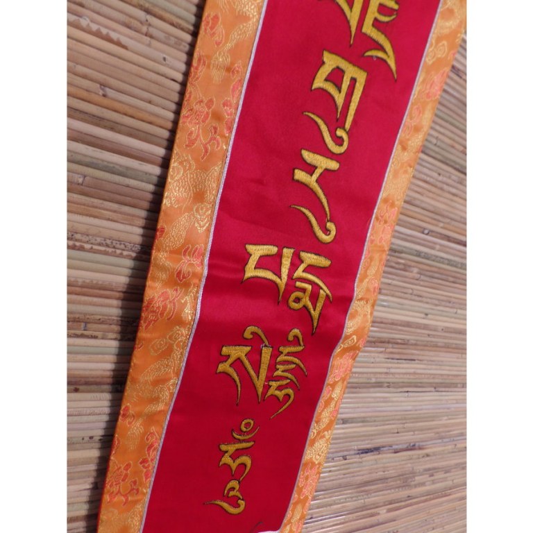 Bannière tibétaine rouge mantra Padmasambhava