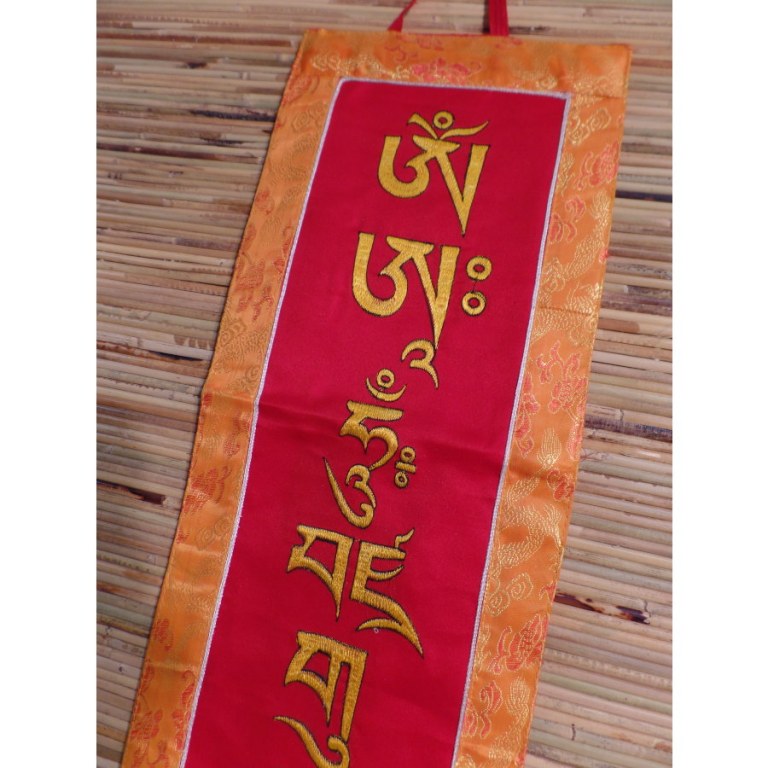 Bannière tibétaine rouge mantra Padmasambhava