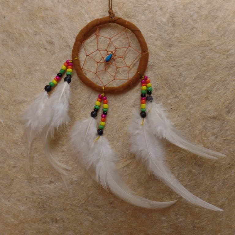 Dreamcatcher noisette plumes blanches kum II