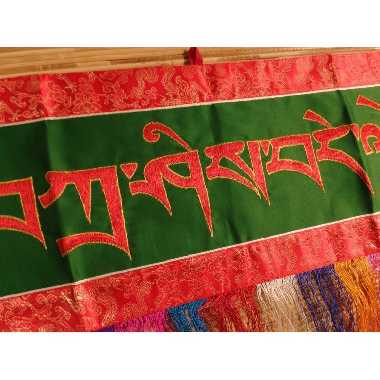Broderie tibétaine Tashi deley fond vert