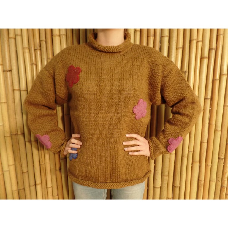 Pull marron Pekapeka flowers