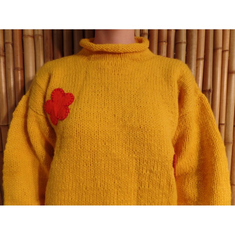 Pull jaune Pekapeka flowers