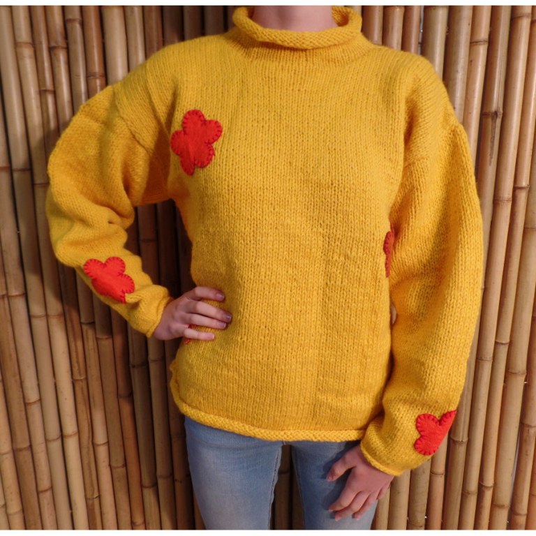 Pull jaune Pekapeka flowers