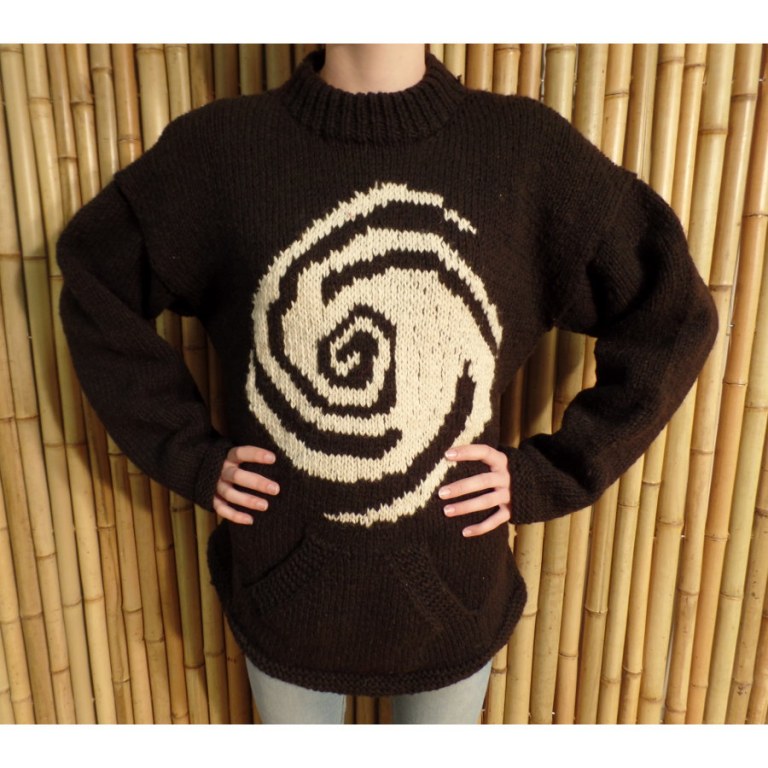 Pull noir grosse spirale blanche