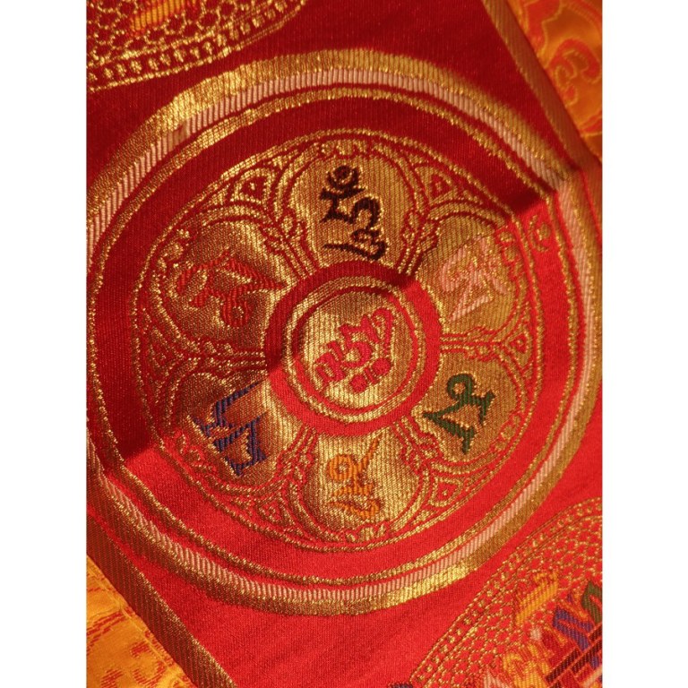Broderie tibétaine rouge kalachakra/lotus