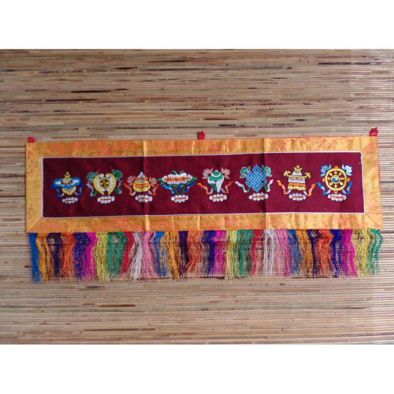 Bannière tibétaine Astamangala fond bordeaux