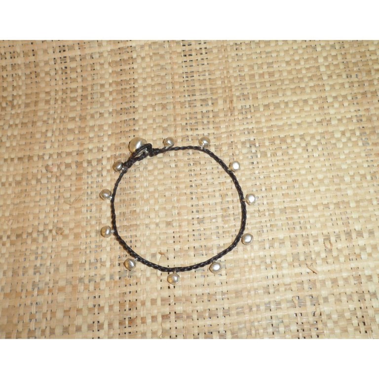 Bracelet de cheville marron foncé grelots argentés