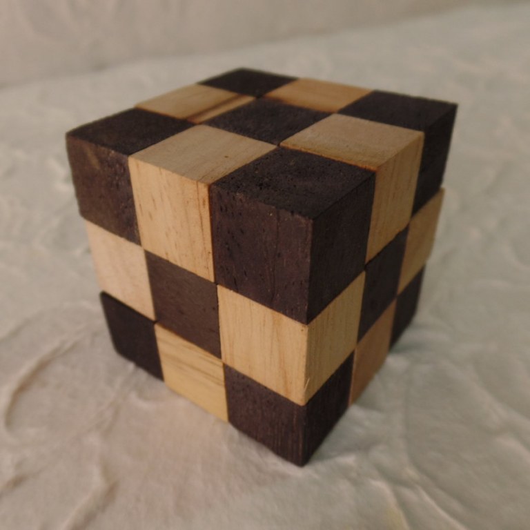 Casse-tête cube bicolore snake