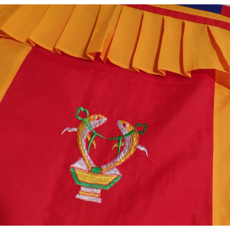 Portière tibétaine rouge/or signes auspicieux