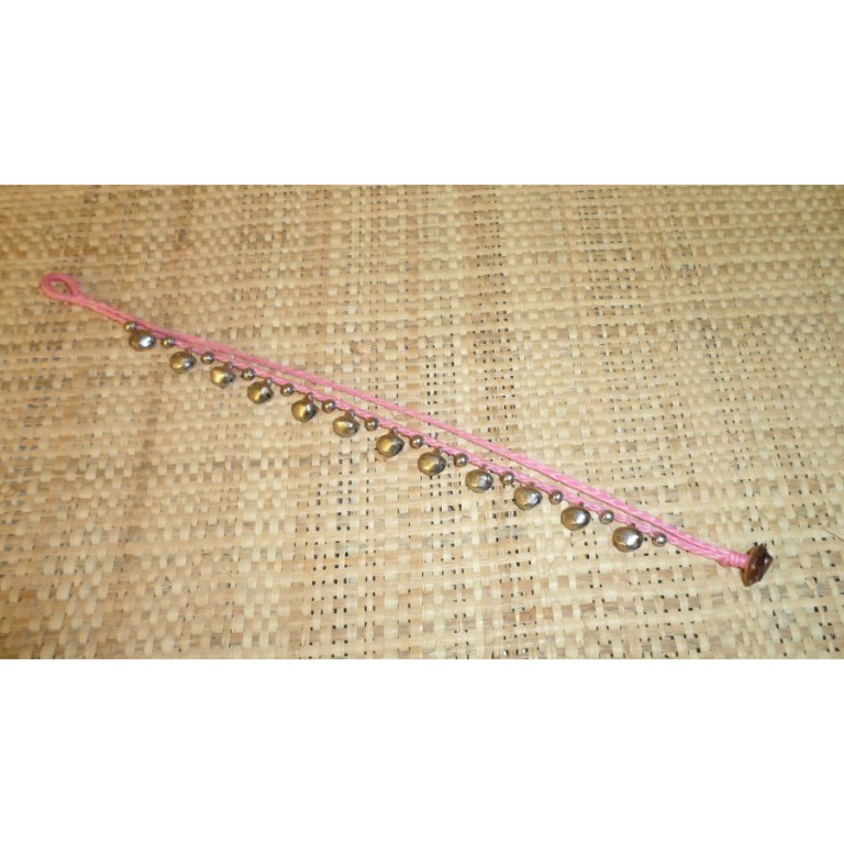 Bracelet de cheville rose à grelots argentés