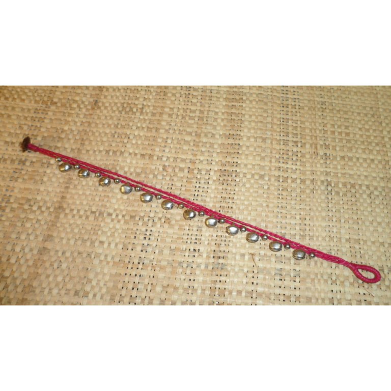 Bracelet de cheville bordeaux à grelots argentés