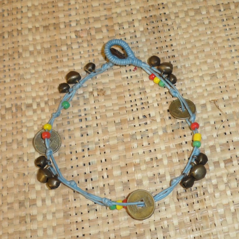 Bracelet de cheville bleue sapèques