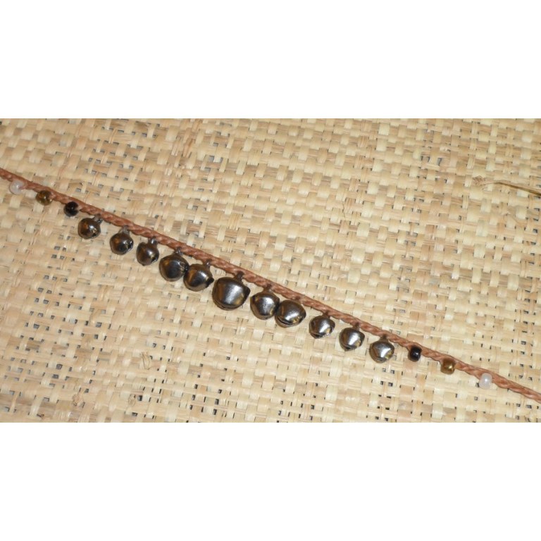 Bracelet de cheville marron à grelots et perles rocaille