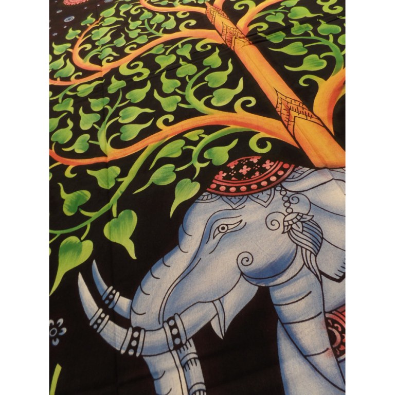 Tenture noire arbre de vie vert et éléphant 
