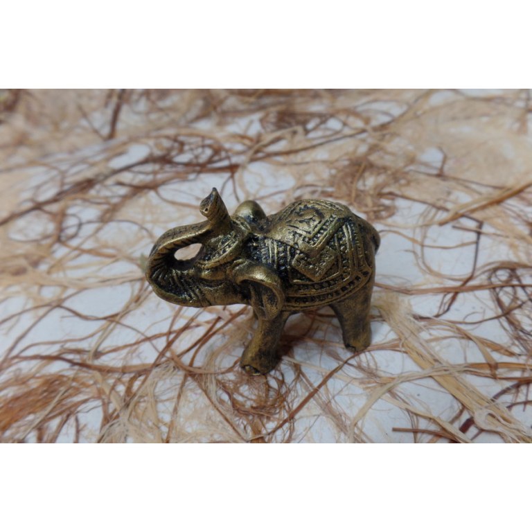 Eléphant miniature doré